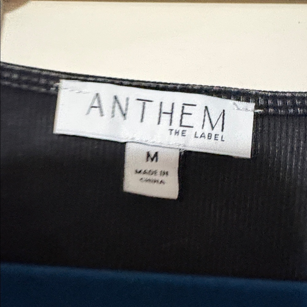 Anthem Black V-Neck Cap Sleeve Women's Top - Picture 4 of 4